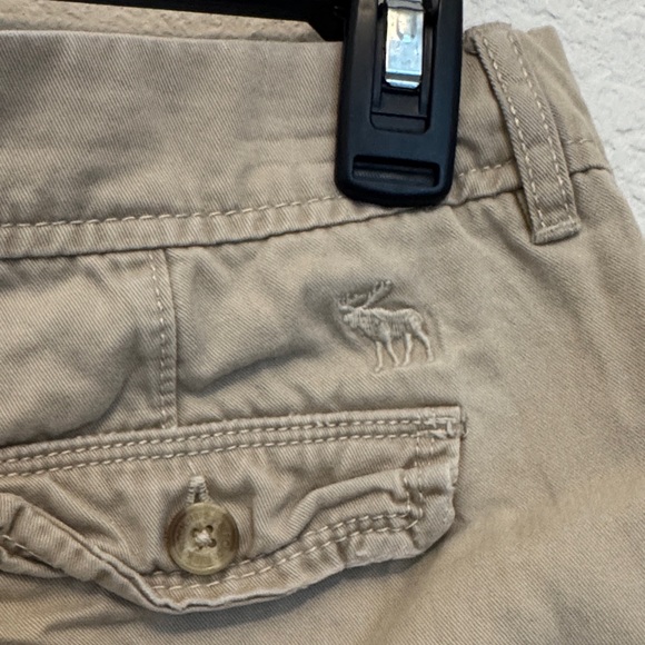 Abercrombie & Fitch Women's Tan Mini Cargo Shorts - Picture 5 of 7